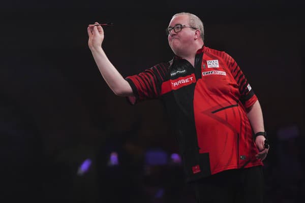 Hviezdny anglický šípkar Stephen Bunting.