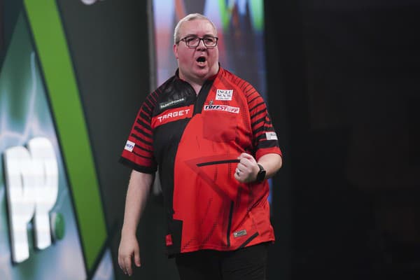 Hviezdny anglický šípkar Stephen Bunting.