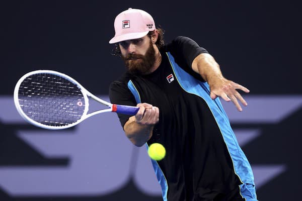 Reilly Opelka takmer dva roky nehral, v Brisbane senzačne zdolal Novaka Djokoviča.