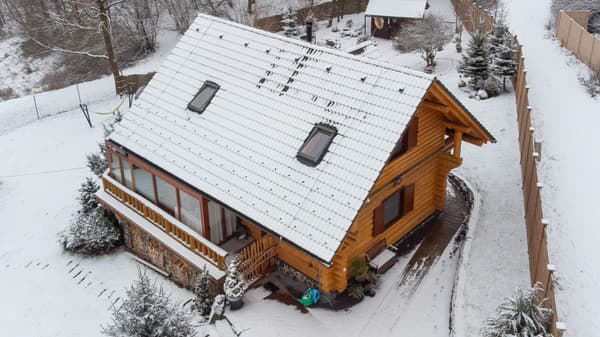 Luxusný objekt a jeho žiarivú fasádu je vidieť už z diaľky.