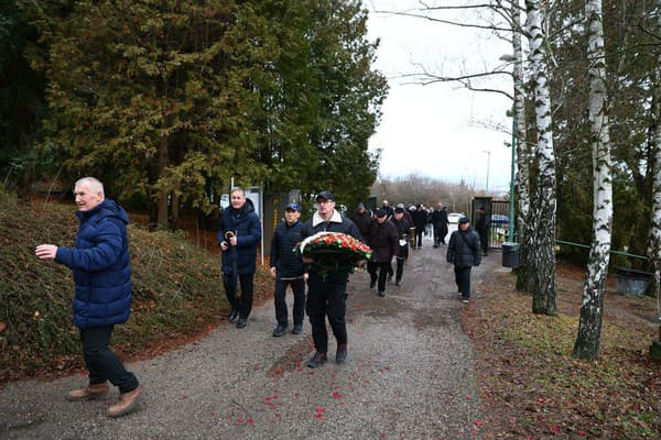 Rodina a známi sa dnes lúčili s olympionikom Jánom Zacharom.