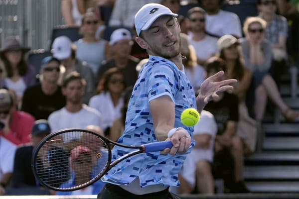 Slovenský tenista Lukáš Klein neuspel v 1. kole dvojhry na grandslamovom turnaji Australian Open.