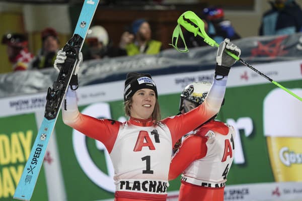 Švajčiarka Camille Rastová ovládla nočný slalom Flachau.