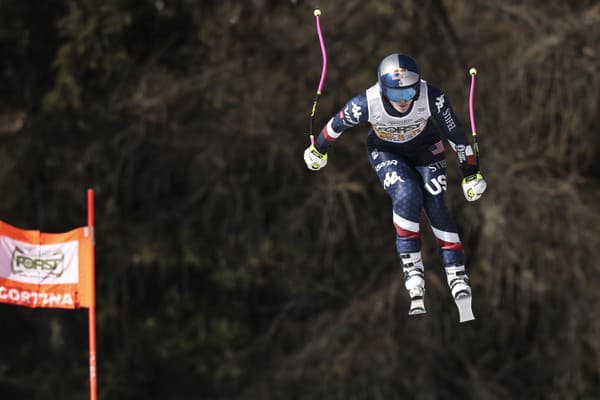 Americká lyžiarka Lindsey Vonnová spadla počas štvrtkového tréningu na zjazd v rámci Svetového pohára v talianskej Cortine d´Ampezze.