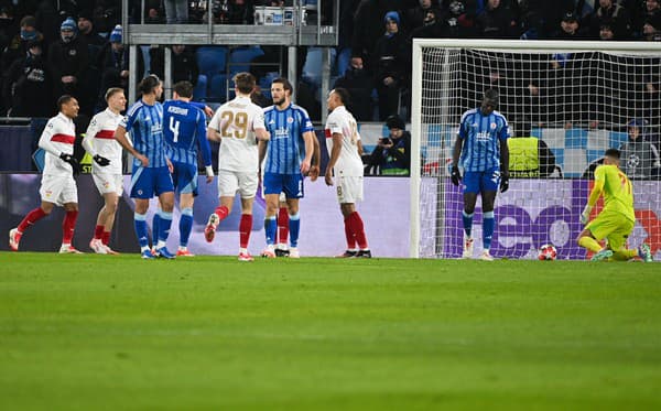 Na snímke hráči VfB Stuttgart oslavujú gól počas zápasu 7. kola ligovej fázy Ligy majstrov vo futbale ŠK Slovan Bratislava - VfB Stuttgart. 