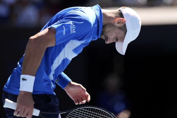 Novak Djokovič semifinále na Australian Open skrečoval.