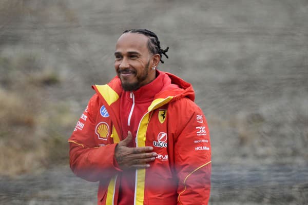 Britský jazdec Ferrari Lewis Hamilton.