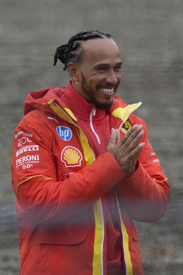 Britský jazdec Ferrari Lewis Hamilton.