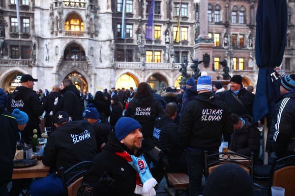 Fanúšikovia Slovana Bratislava zaplavili centrum Mníchova.