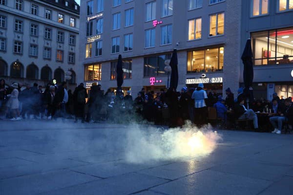 Fanúšikovia Slovana Bratislava zaplavili centrum Mníchova.