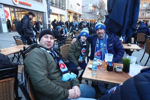 Fanúšikovia Slovana Bratislava zaplavili centrum Mníchova.