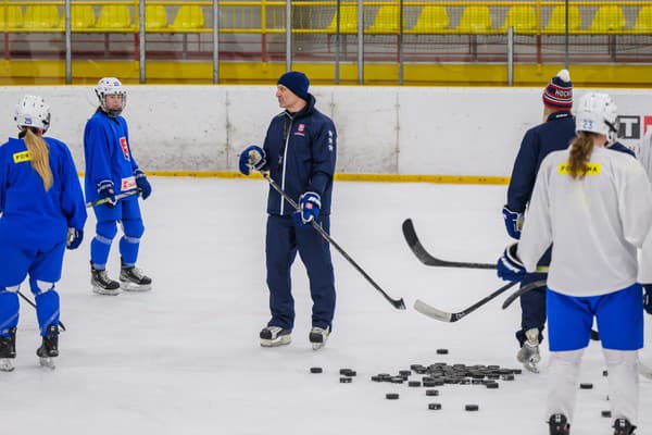 Na snímke tréning ženskej hokejovej reprezentácie SR pred odchodom na finálový turnaj kvalifikácie o postup na ZOH 2026.