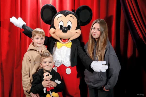 Deti hokejistu Mareka Čiliaka - dcéra Ellis, synovia Alec (9) a Maxim (4) si na výlet do Disneylandu užili.