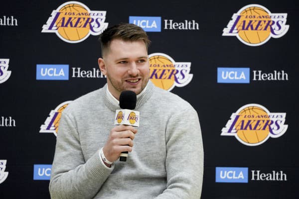 Hviezdny Luka Dončič už absolvoval oficiálne predstavenie v novom tíme Los Angeles Lakers.