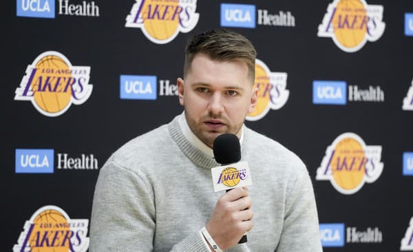 Hviezdny Luka Dončič už absolvoval oficiálne predstavenie v novom tíme Los Angeles Lakers.