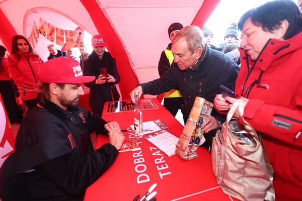 Peter Sagan sa podpísal aj na fľašu alkoholu