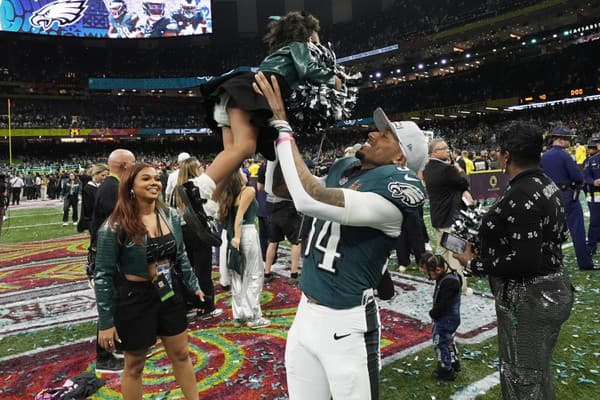 Víťazom finále play off zámorskej ligy amerického futbalu NFL sa stala Philadelphia Eagles.