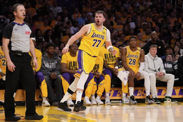 Hviezdny Slovinec Luka Dončič pri debute v drese Los Angeles Lakers.