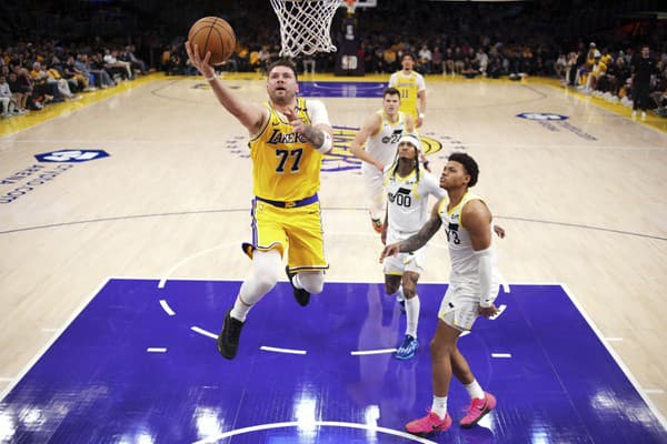 Hviezdny Slovinec Luka Dončič pri debute v drese Los Angeles Lakers.