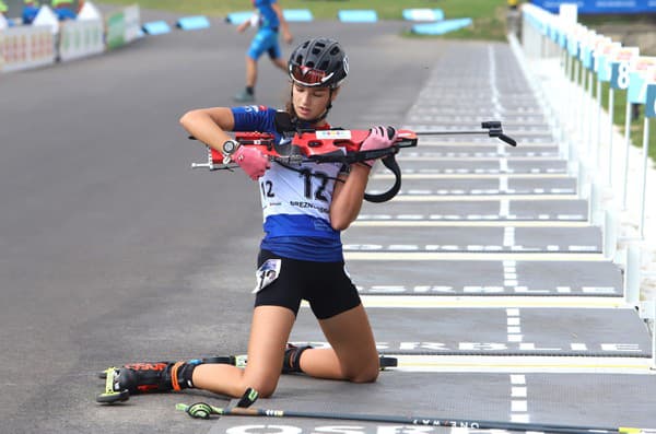 Na snímke slovenská biatlonistka Michaela Straková počas pretekov vo finále šprintu junioriek na 6 km na majstrovstvách sveta v letnom biatlone. 