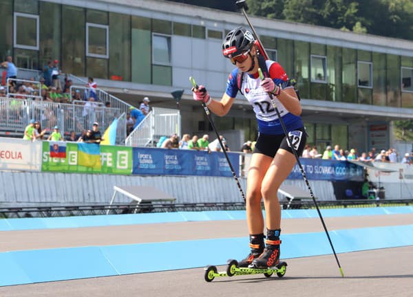 Na snímke slovenská biatlonistka Michaela Straková počas pretekov vo finále šprintu junioriek na 6 km na majstrovstvách sveta v letnom biatlone. 