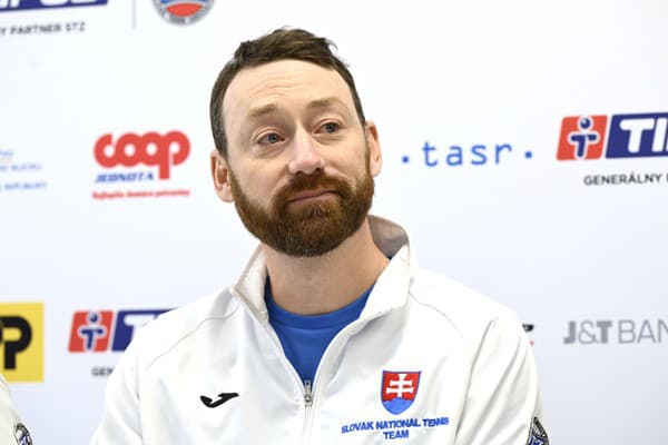 Na snímke kapitán slovenskej juniorskej tenisovej reprezentácie Miroslav Mečíř ml. počas tlačovej konferencie po zisku zlata na majstrovstvách Európy tímov do 16 rokov.