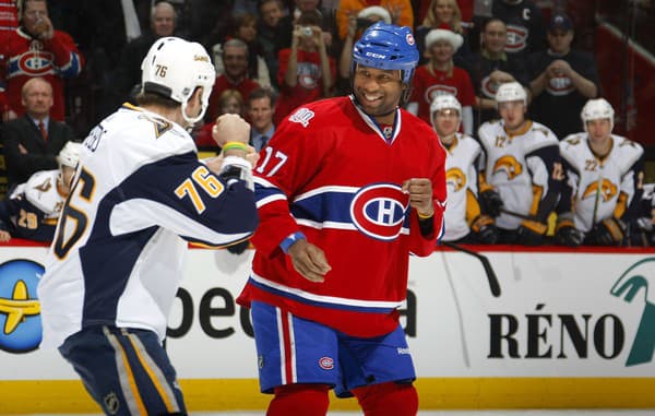 Laraque je legendárny pästiar Montrealu Canadiens.