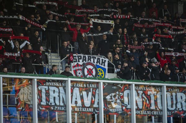 Fanúšikovia na derby Slovan - Trnava