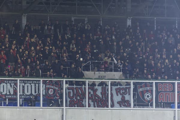 Fanúšikovia na derby Slovan - Trnava