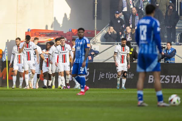 Hráči FC Spartak Trnava oslavujú gól počas ŠK Slovan Bratislava – FC Spartak Trnava.