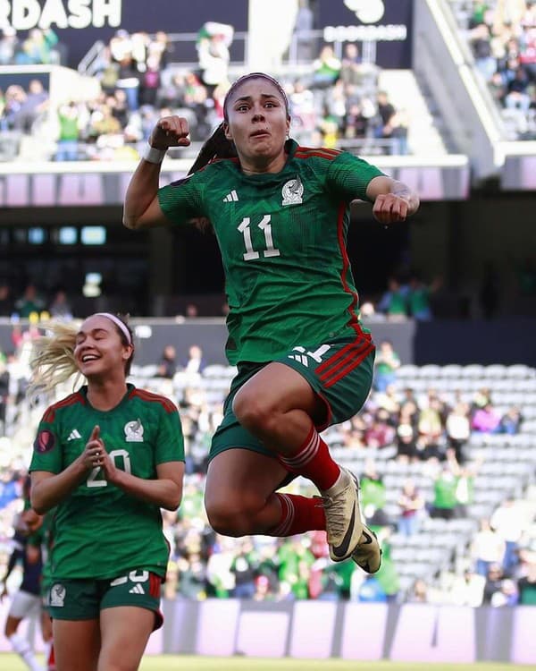 Mexická futbalistka Lizbeth Jacqueline Ovalleová strelila nádherný gól.