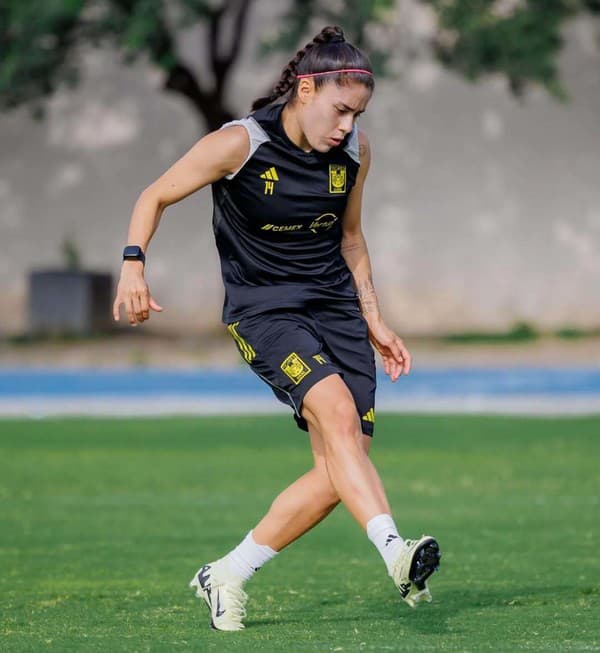 Mexická futbalistka Lizbeth Jacqueline Ovalleová strelila nádherný gól.