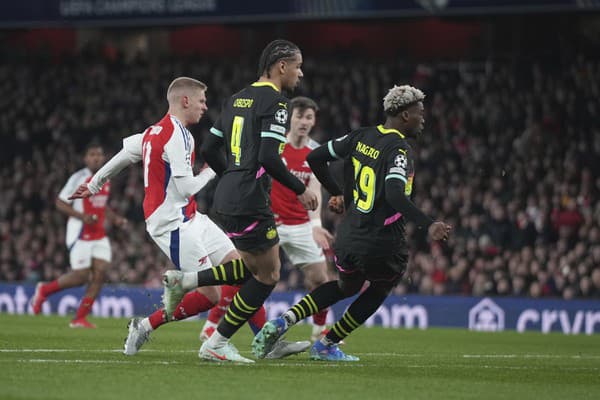 FC Arsenal - PSV Eindhoven 2:2 (2:1) / prvý zápas: 7:1, postúpil Arsenal.