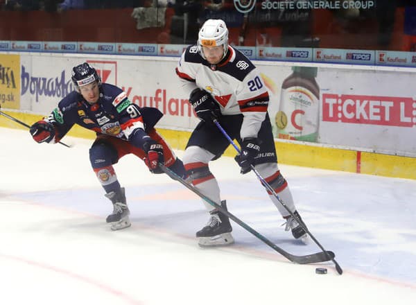 Na snímke zľava David Senčák (Zvolen) a Jakub Minárik (Bratislava)