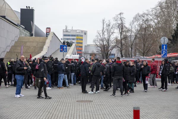 Trnavskí fanúšikovia pred derby na Slovane.