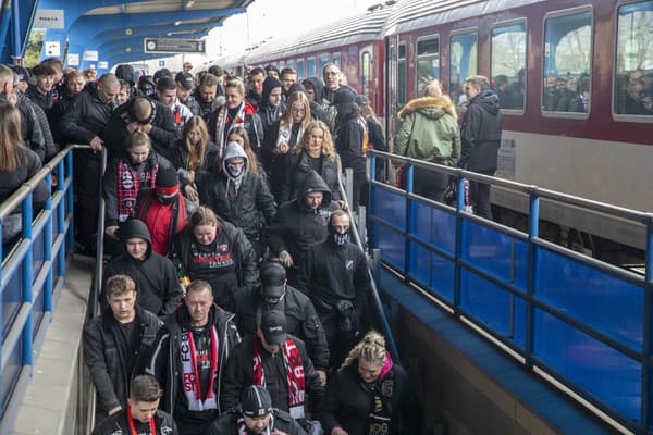 Trnavskí fanúšikovia sa na derby proti Slovanu presúvali rýchlikmi.