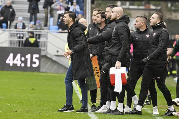 Tréner Trnavy Mical Gašparík počas stretnutia 2. kola nadstavbovej časti Niké ligy skupiny o titul ŠK Slovan Bratislava - FC Spartak Trnava