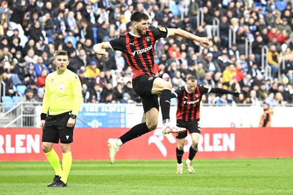 Adrian Zeljkovič (Trnava) sa raduje po strelení gólu počas stretnutia 2. kola nadstavbovej časti Niké ligy skupiny o titul ŠK Slovan Bratislava - FC Spartak Trnava 