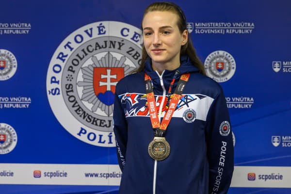 Na snímke boxerka Miroslava Jedináková počas tlačovej konferencie po návrate z MS srbskom Niši.