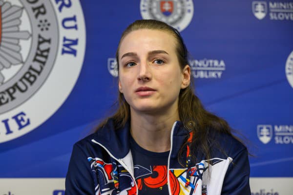 Na snímke boxerka Miroslava Jedináková počas tlačovej konferencie po návrate z MS srbskom Niši.