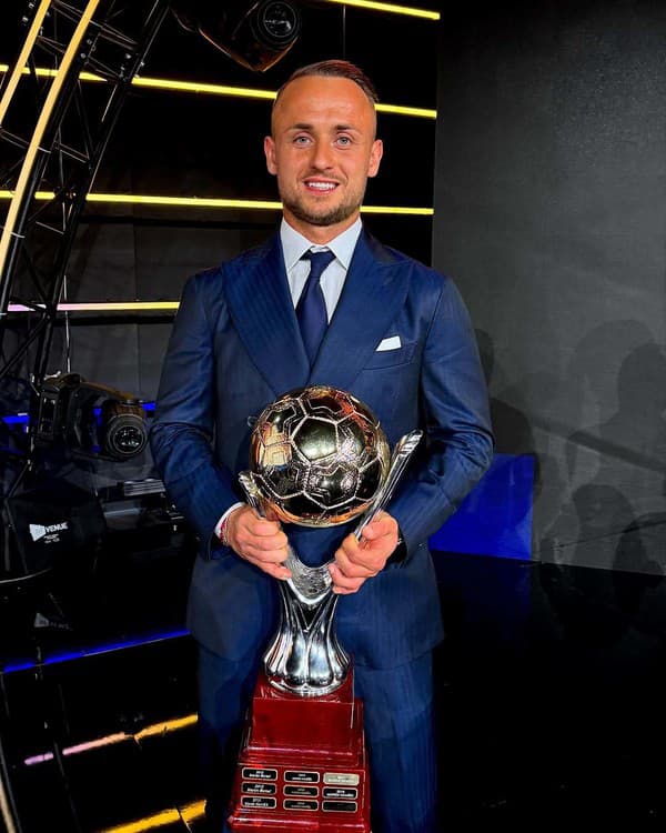 Stanislav Lobotka s cenou pre najlepšieho futbalistu roka 2024