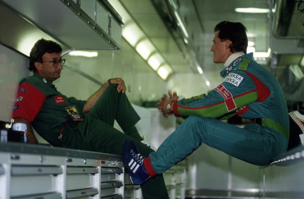 Eddie Jordan (vľavo) a Michael Schumacher počas VC Belgicka v roku 1991.