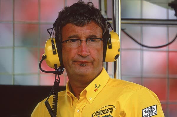  Legendárny pilot F1 a majiteľ stajne Formule 1 Eddie Jordan zomrel. 