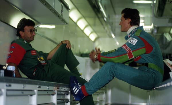 Eddie Jordan (vľavo) a Michael Schumacher počas VC Belgicka v roku 1991.