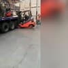Robotníkom prišiel nový vysokozdvižný vozík, chceli ho premiestniť, no s týmto nerátali: Šéf ich za to nepochváli!