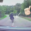 Nebezpečná jazda mohla skončiť tragédiou: Tínedžeri pred políciou upaľovali na motocykli!