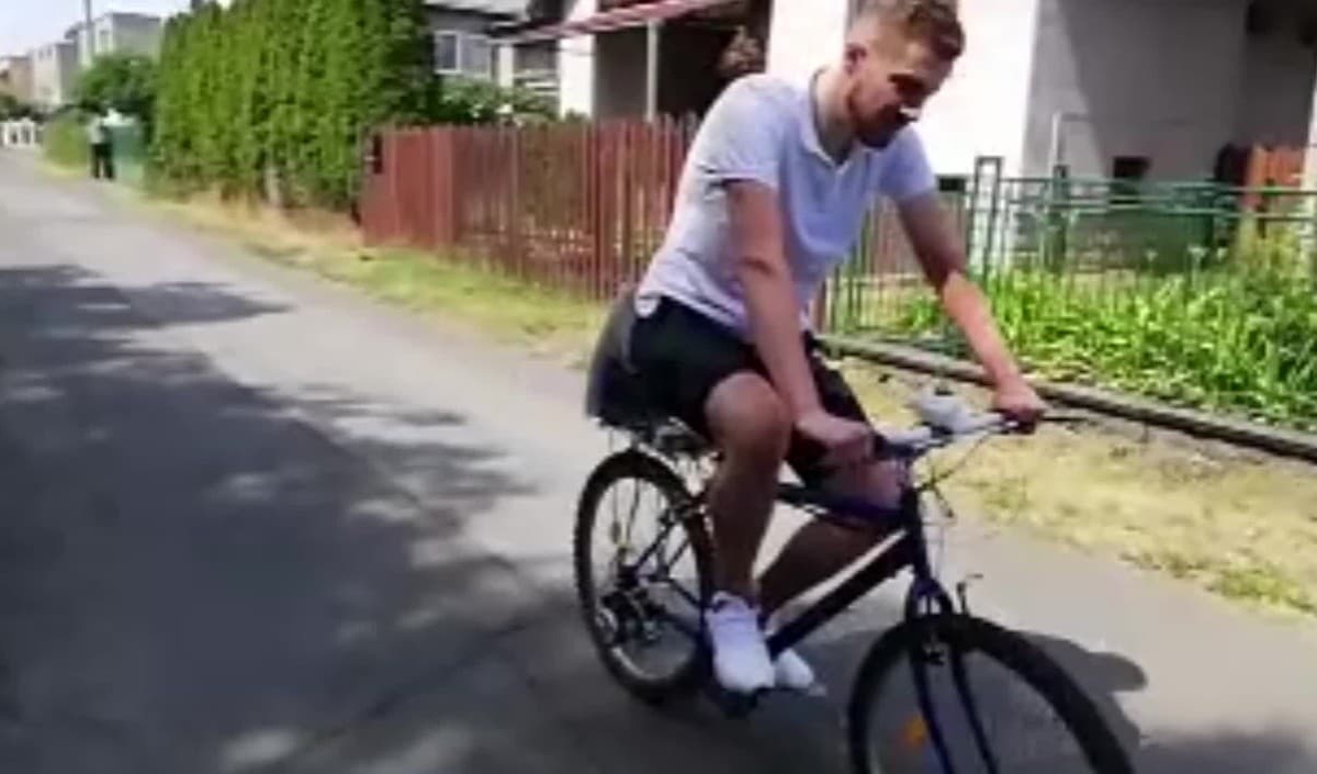 Mladý vynálezca má na konte ďalší skvelý výtvor: Marek (24) zmajstroval zo starého vraku solárny bicykel! | Tivi.sk