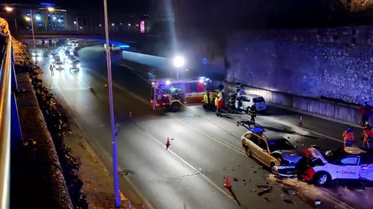 Za Mostom SNP v Bratislave došlo k hromadnej nehode