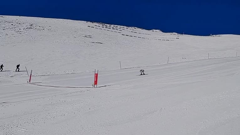 Nový rekord lyžiara Michala Bekeša: Závratná rýchlosť vo folklórnej kombinéze!