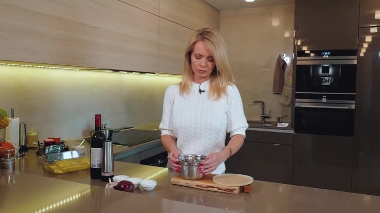 Celebritný recept: Vyskúšajte divinu s brusnicovou omáčkou od Mirky Almásy